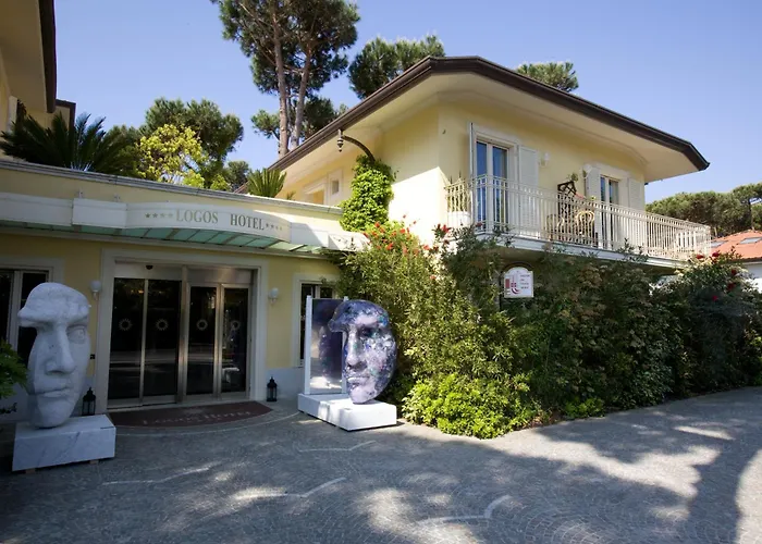 Jr Resort Logos Forte Dei Marmi